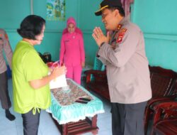 Pererat Silaturahmi Menuju Hari Bhayangkara, Kapolres Sintang Anjangsana Purnawirawan dan Personel Sakit